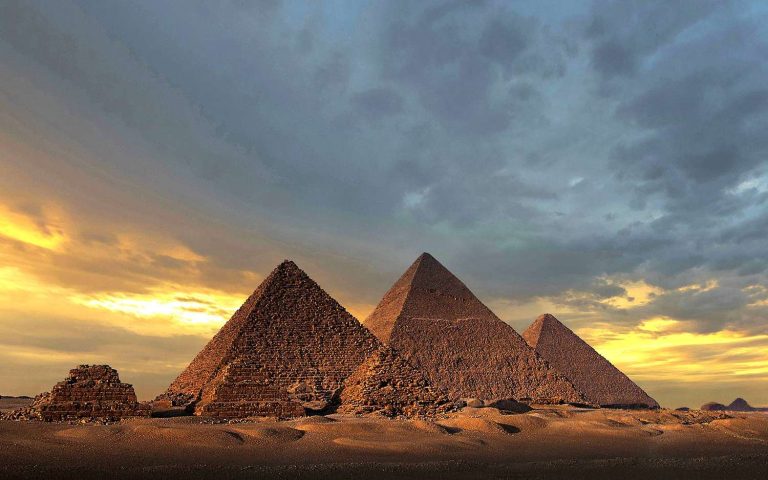 giza-pyramid-EGYPTSECRETS1016-617b2b1b23dd4fd38bc9f365af7235ab